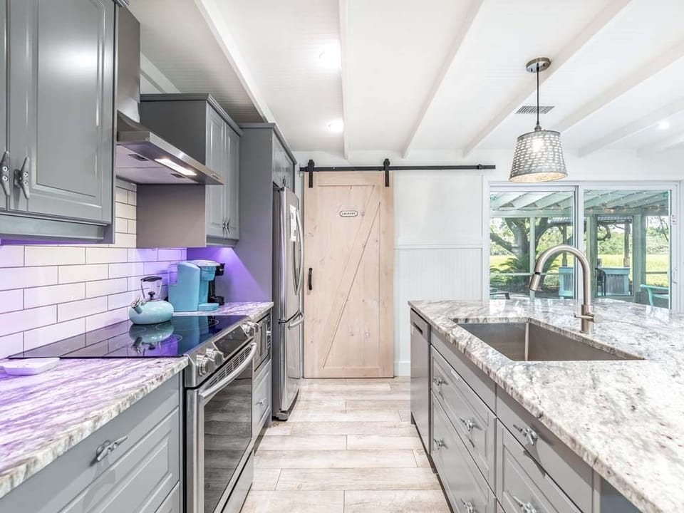 House, Multiple Beds, Kitchen | Private kitchen | Fridge, microwave, oven, stovetop