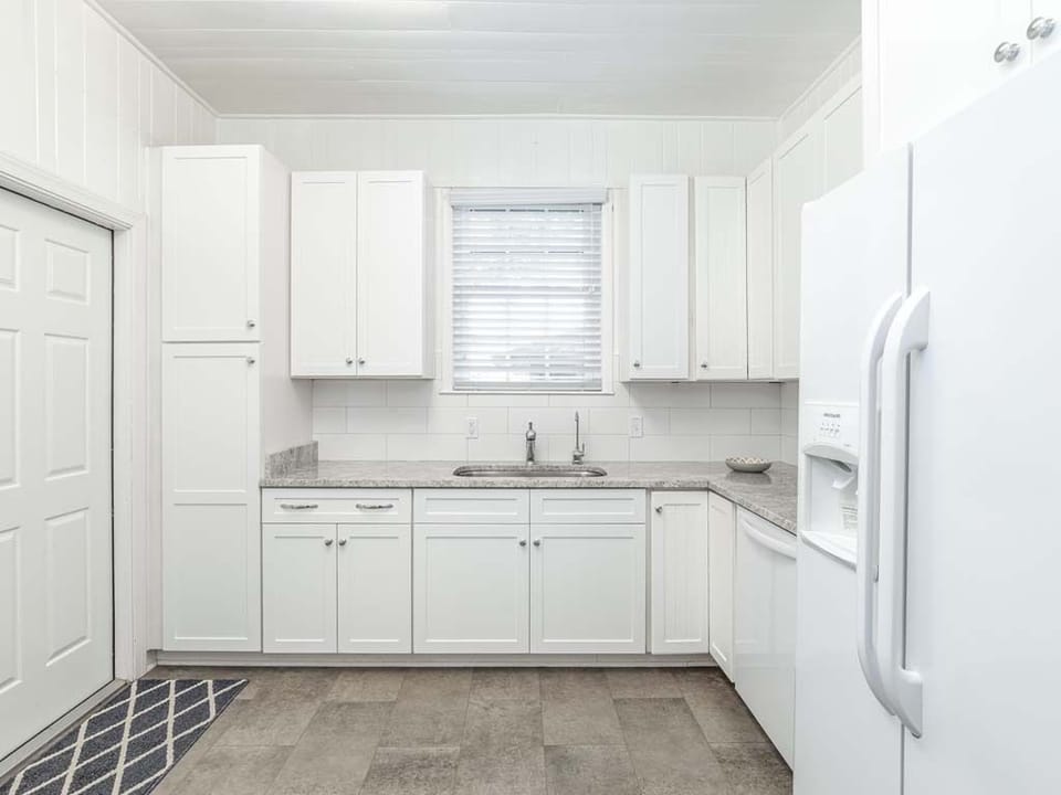 House, Multiple Beds, Kitchen, Garden View | Private kitchen | Fridge, microwave, oven, stovetop