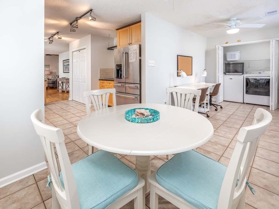 House, Multiple Beds, Pool Access, Pool View | Dining