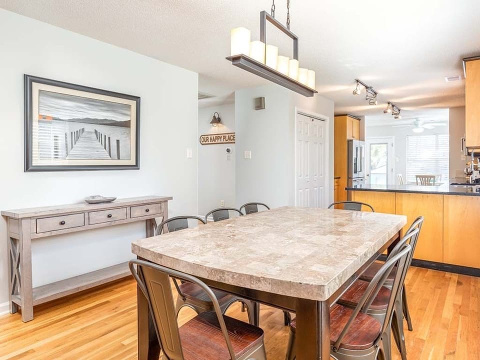 House, Multiple Beds, Pool Access, Pool View | Dining