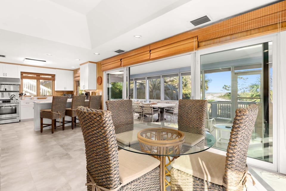 House, Multiple Beds, Kitchen, Ocean View | Dining