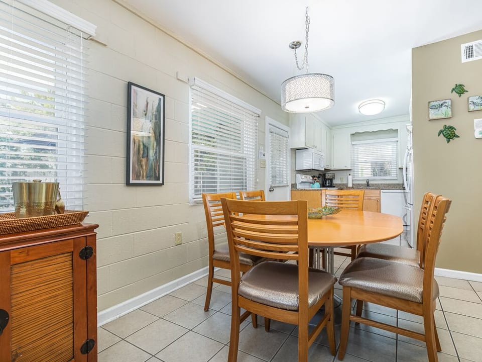 House, Multiple Beds, Kitchen, Garden View | Dining