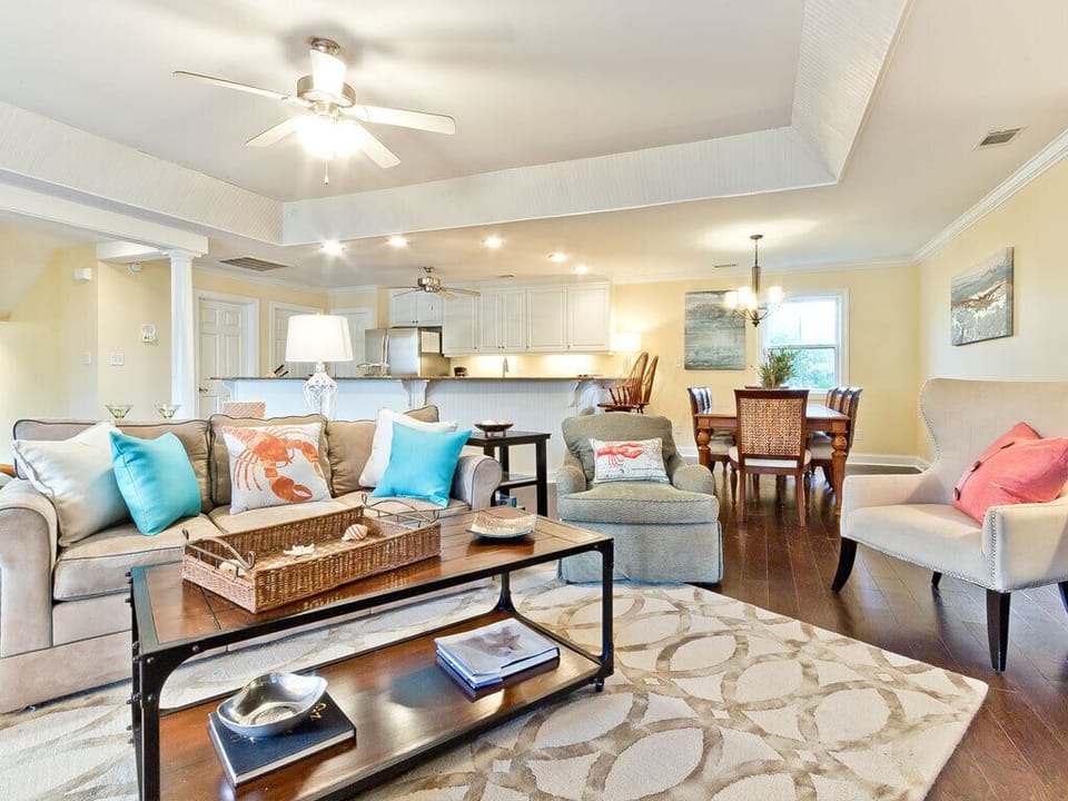 House, Multiple Beds, Kitchen, Partial Sea View | Living area | 40-inch TV with digital channels