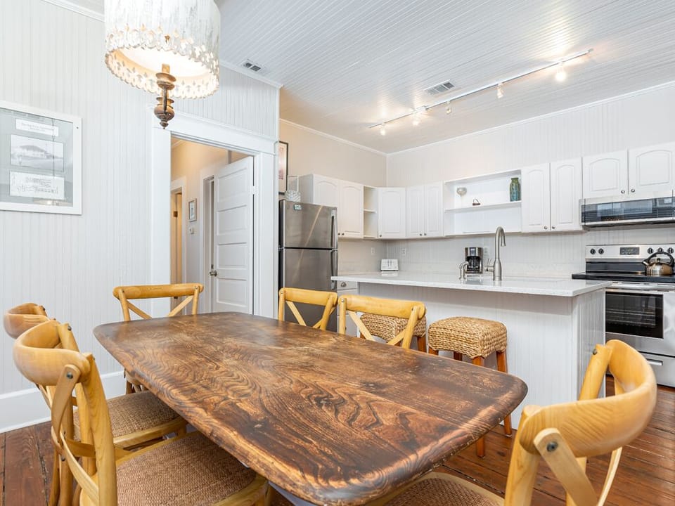 Condo, Multiple Beds, Kitchen, Partial Sea View | Dining