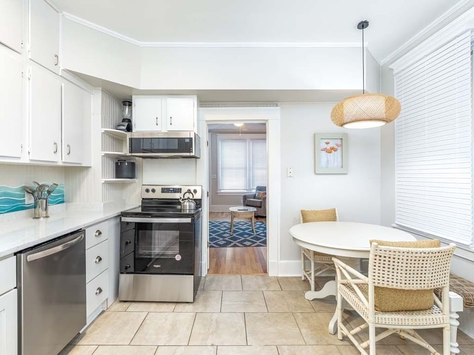 Condo, Multiple Beds, Kitchen, Garden View | Private kitchen | Fridge, microwave, oven, stovetop