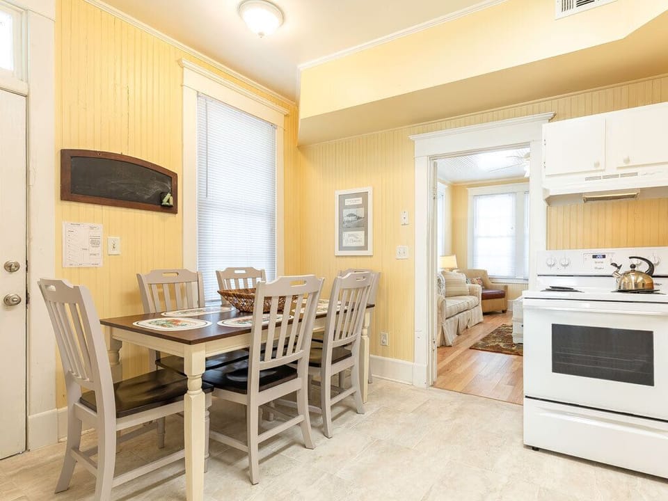 House, Multiple Beds, Kitchen, Partial Sea View | Dining