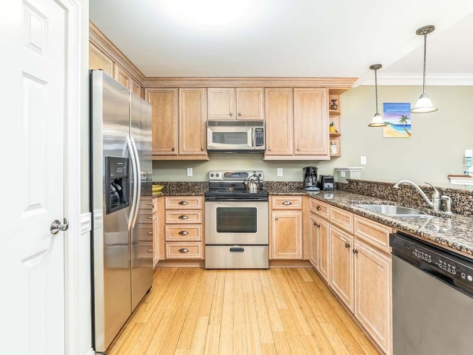 Condo, Multiple Beds, Kitchen, Beach View | Private kitchen | Fridge, microwave, oven, stovetop