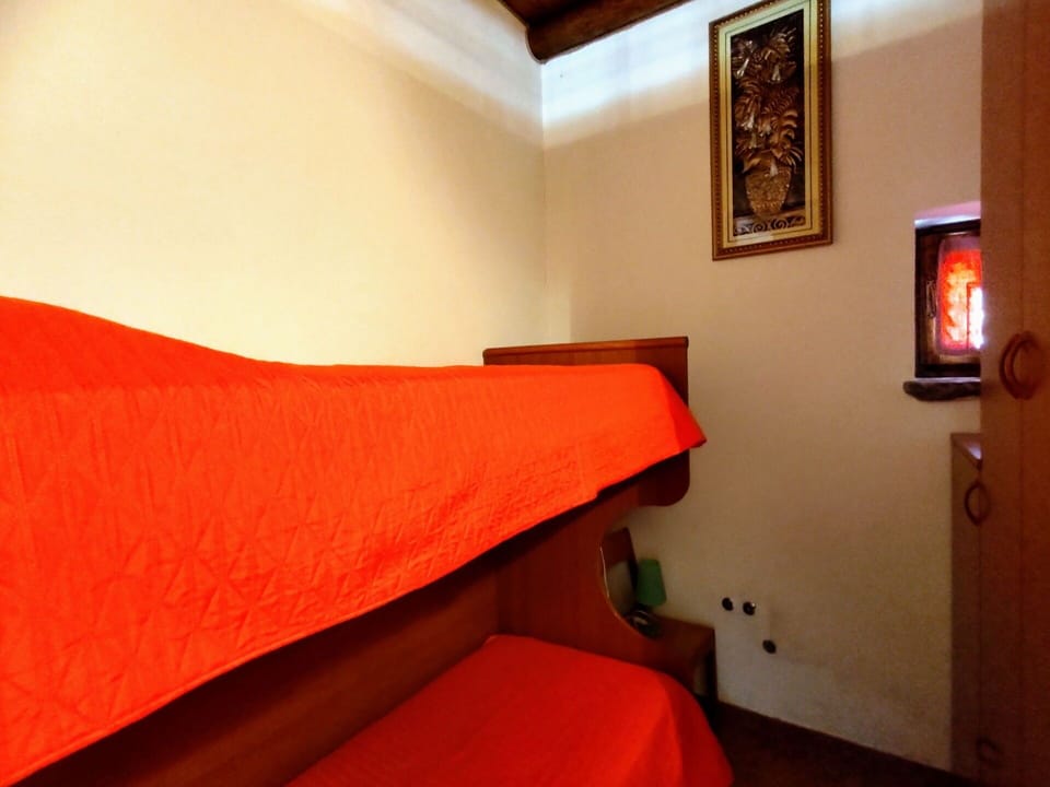 Picture Frame, Comfort, Orange, Wood, Architecture, Interior Design, Paint, Building, Bed Frame, Flooring