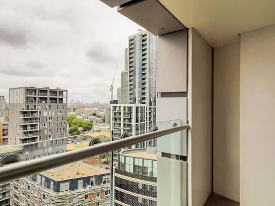Building, Sky, Daytime, Cloud, Window, Skyscraper, Urban Design, Floor, Condominium, Material Property