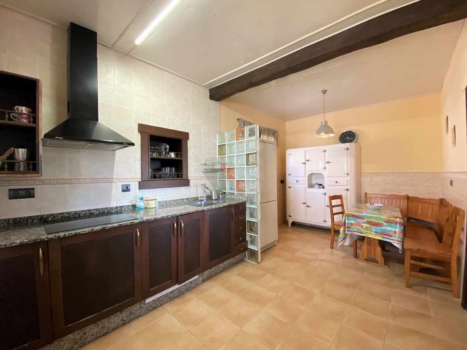 Kitchen or kitchenette,Dining area