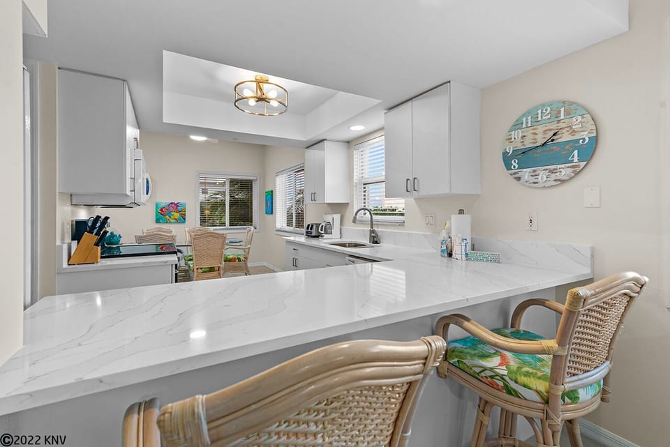 Fully Equipped Kitchen has Breakfast Bar