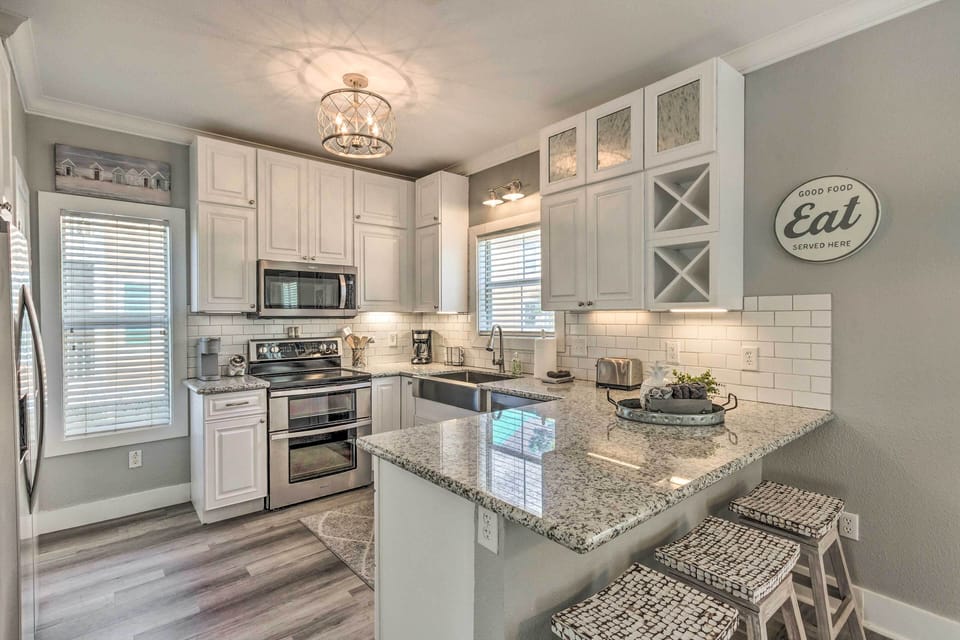 Kitchen | Desirable Community Amenities