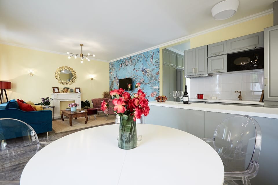 The Doors Boutique Apartments Yellow Door