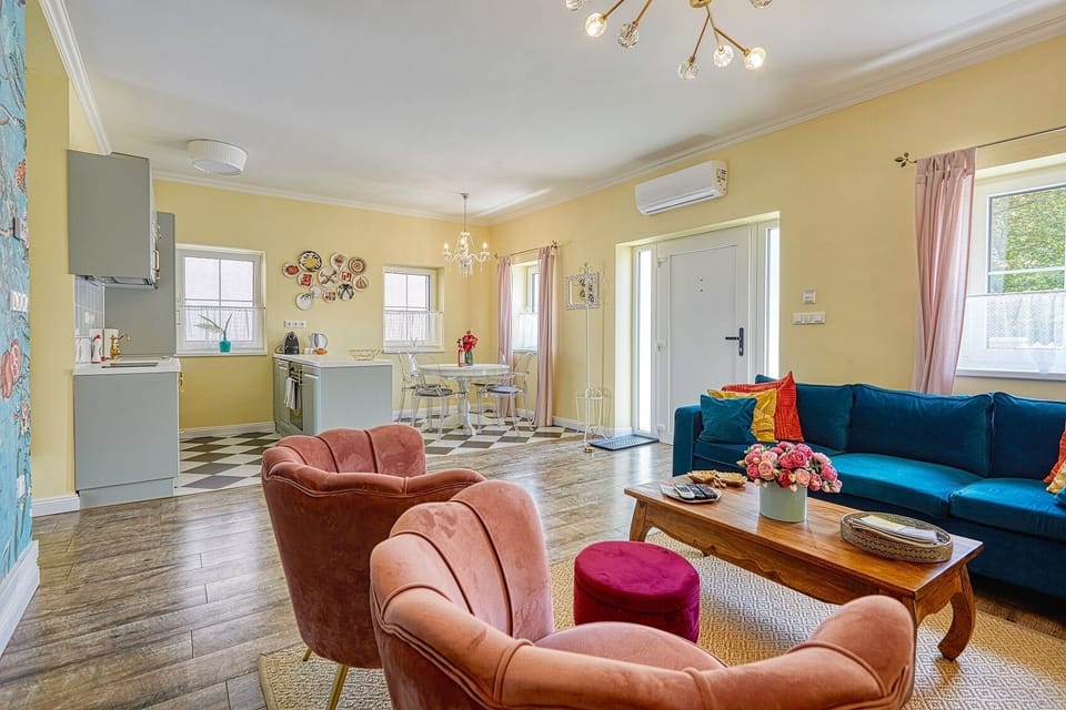 The Doors Boutique Apartments Yellow Door