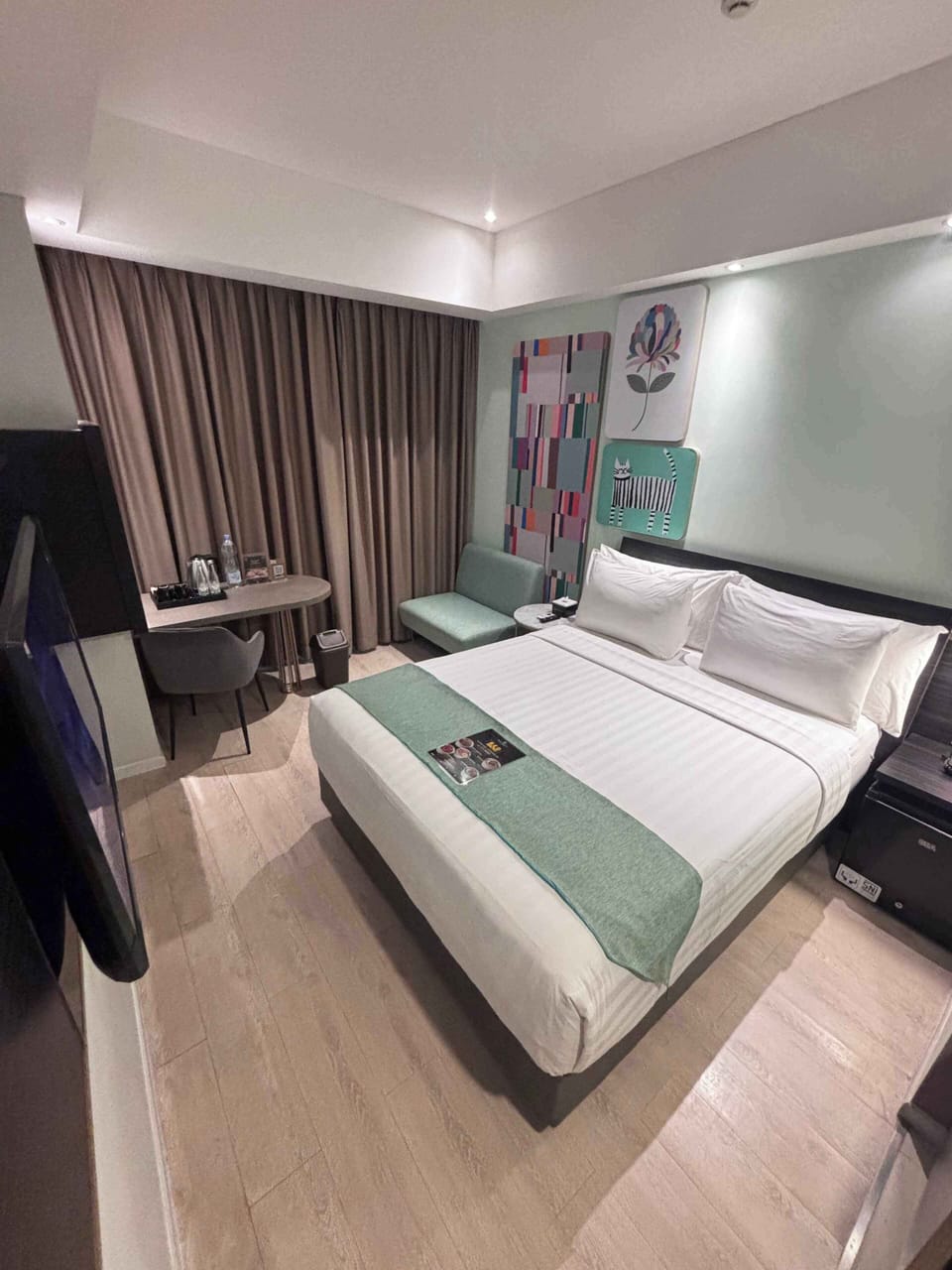 Superior Room | Bathroom | Shower, free toiletries, hair dryer, towels