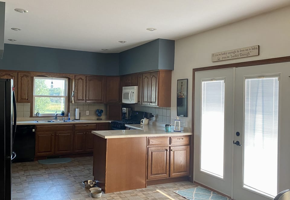 Full kitchen - access to back deck