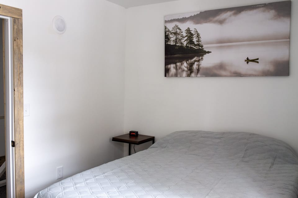 Bedroom 1 - Queen