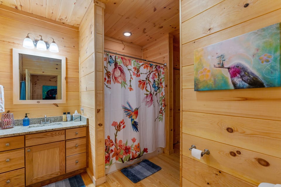 Main level bathroom has a tub with shower.  🪺🛁🫧🥰🚽