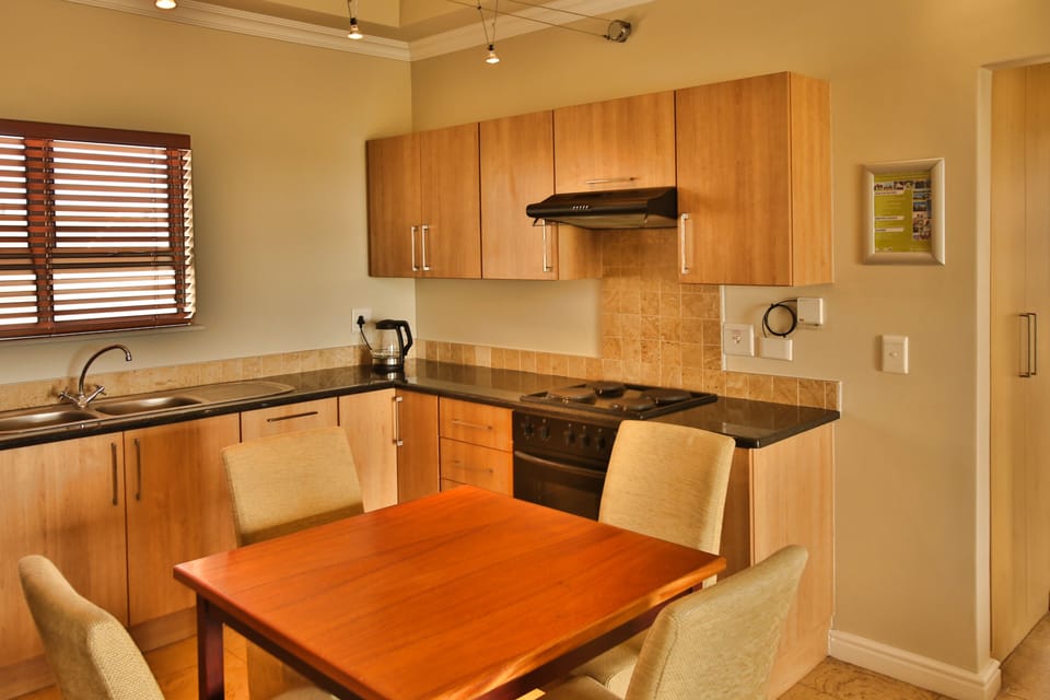 Classic Apartment | Private kitchen | Toaster, freezer