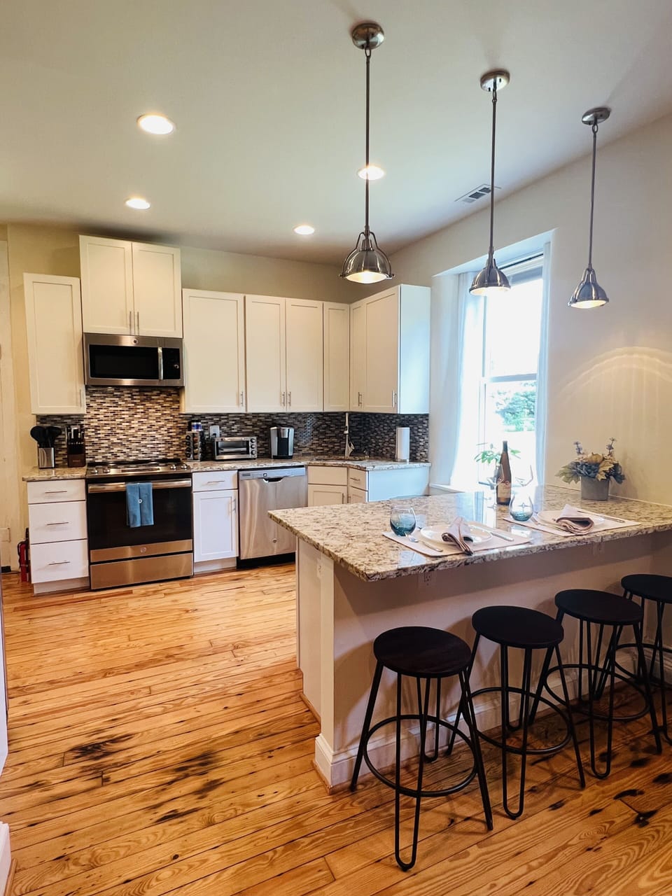 Spacious, functional modern kitchen witjhj every amenity.  