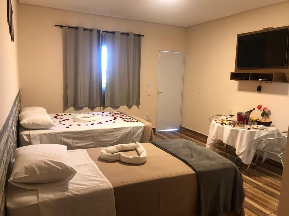 Standard Quadruple Room, Lake View | In-room dining