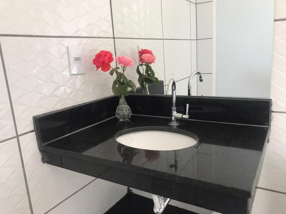Standard Quadruple Room, Lake View | Bathroom
