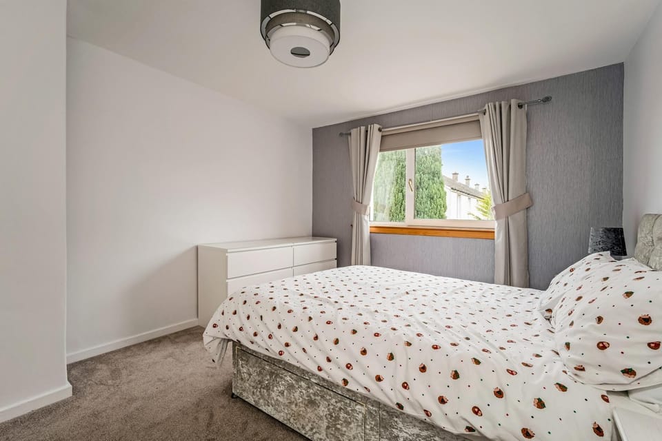 Centrally Situated 1 Bedroom House in Cumbernauld Cottage in Cumbernauld