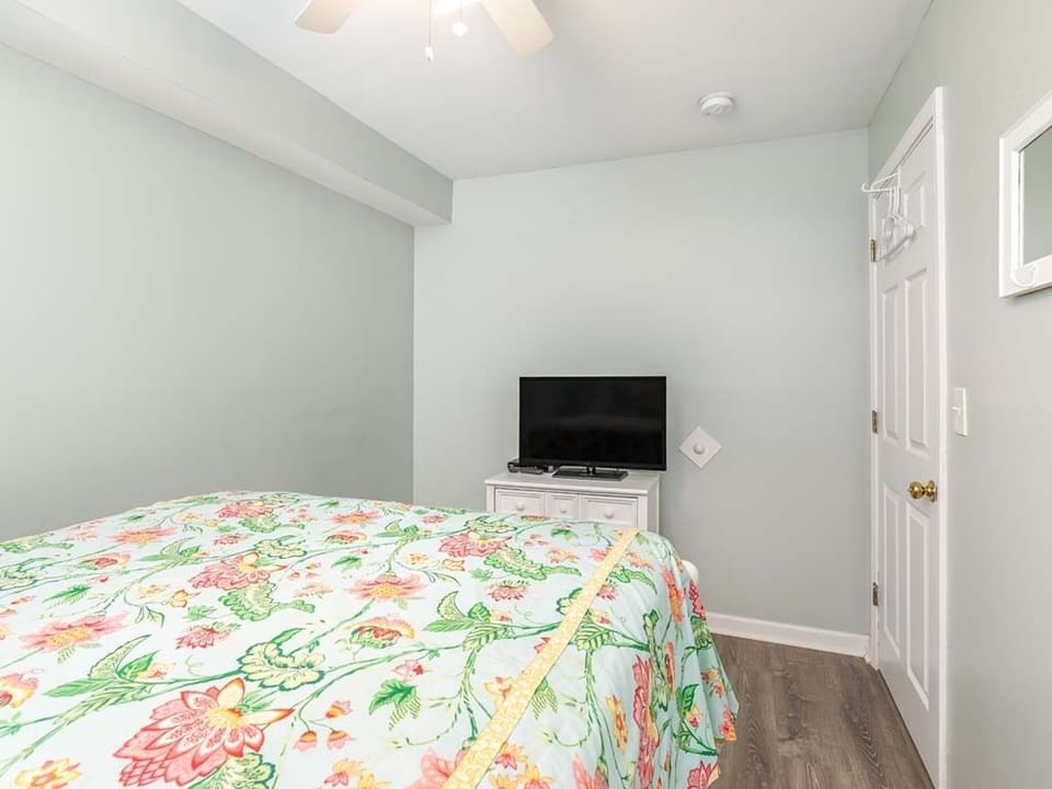 Condo, Multiple Beds, Pool Access, Partial Ocean View (Summer Winds 528) | 3 bedrooms, individually decorated, individually furnished, free WiFi