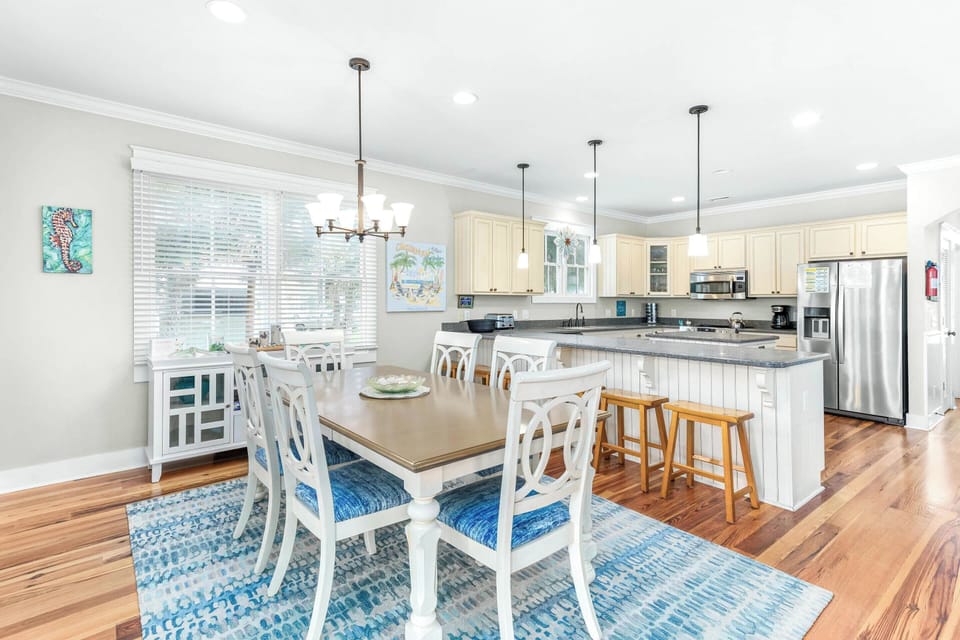 House, Multiple Beds, Pool Access, Pool View | Private kitchen | Fridge, microwave, oven, stovetop