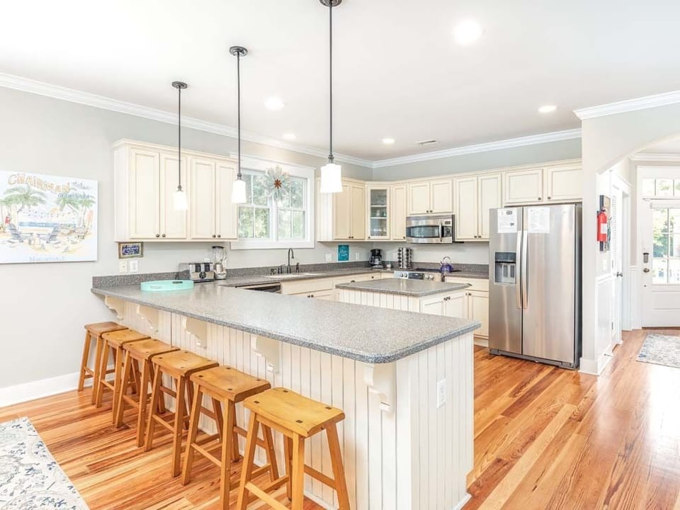 House, Multiple Beds, Pool Access, Pool View | Private kitchen | Fridge, microwave, oven, stovetop