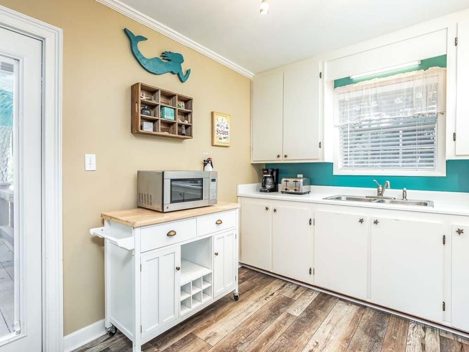 House, Multiple Beds, Kitchen, Beach View | Private kitchen | Fridge, microwave, oven, stovetop