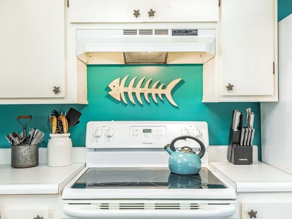 House, Multiple Beds, Kitchen, Beach View | Private kitchen | Fridge, microwave, oven, stovetop