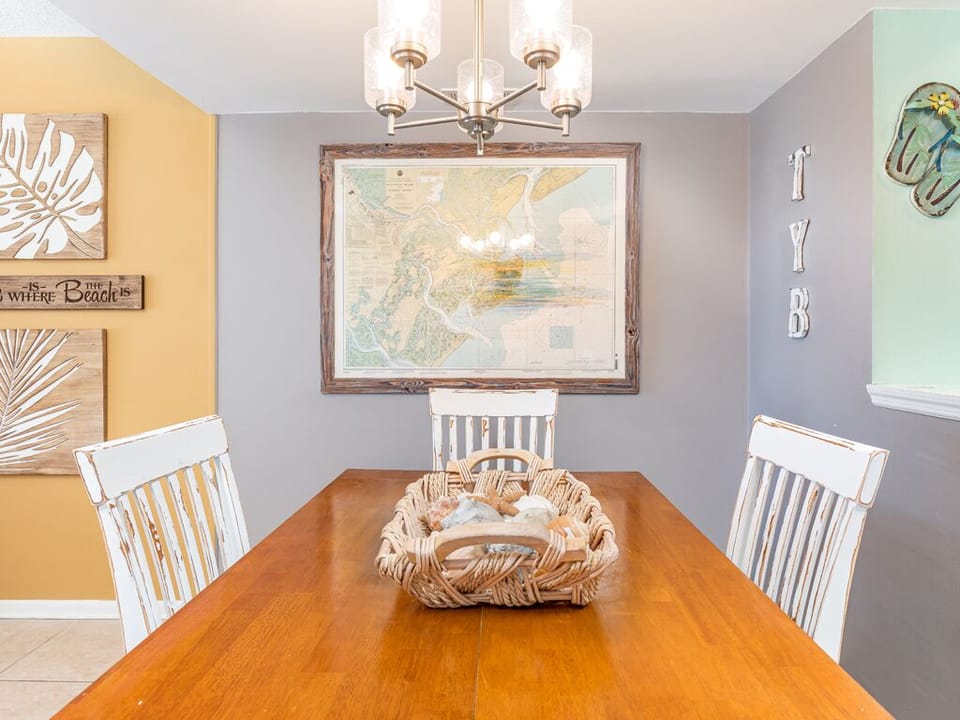 Condo, Multiple Beds, Kitchen, Beach View | Dining