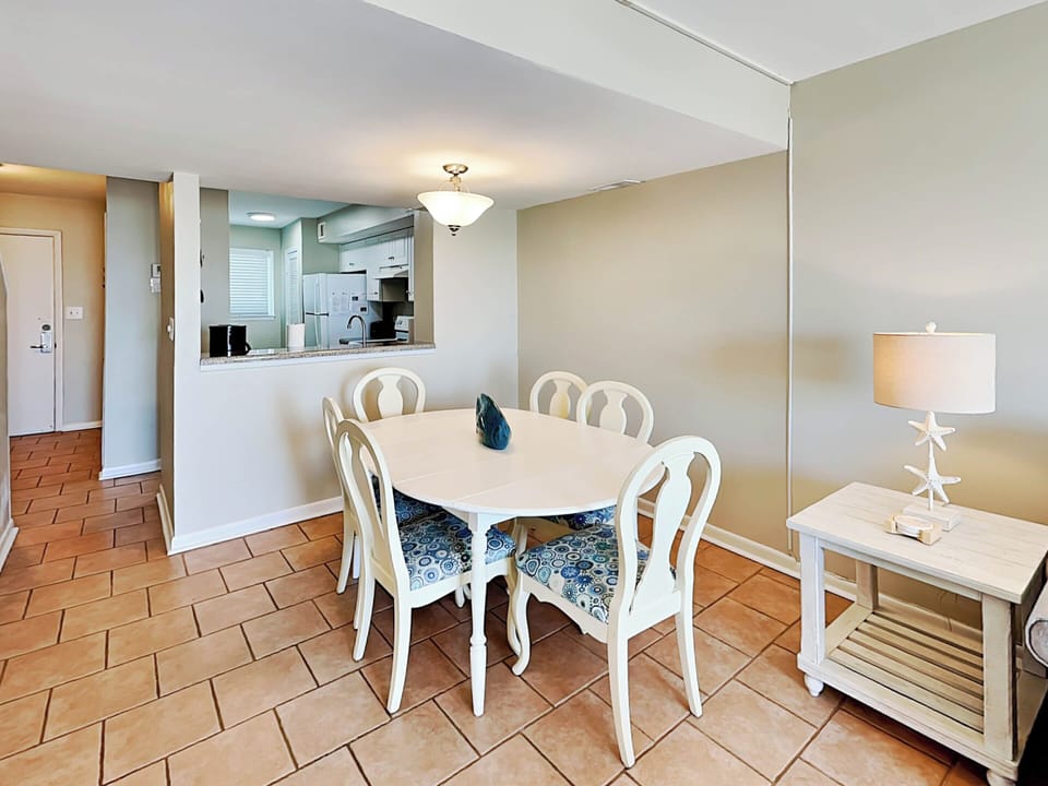 Condo, Multiple Beds, Kitchen, Beach View | Dining