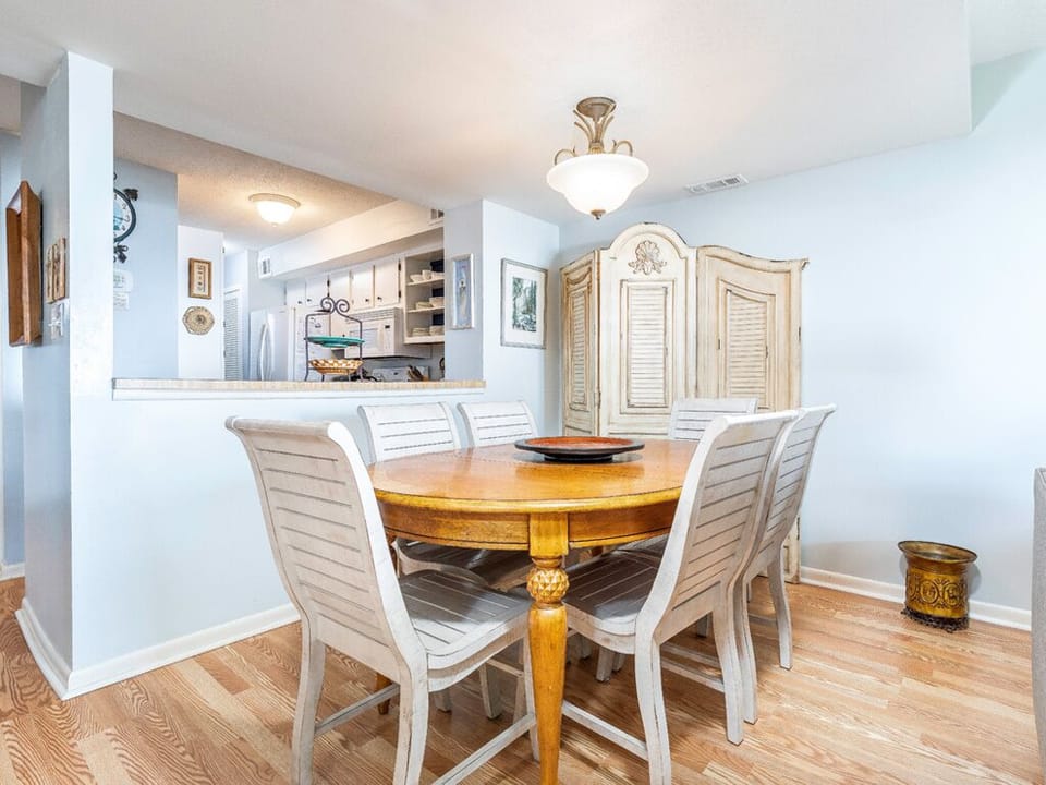 Condo, Multiple Beds, Kitchen, Beach View | Dining