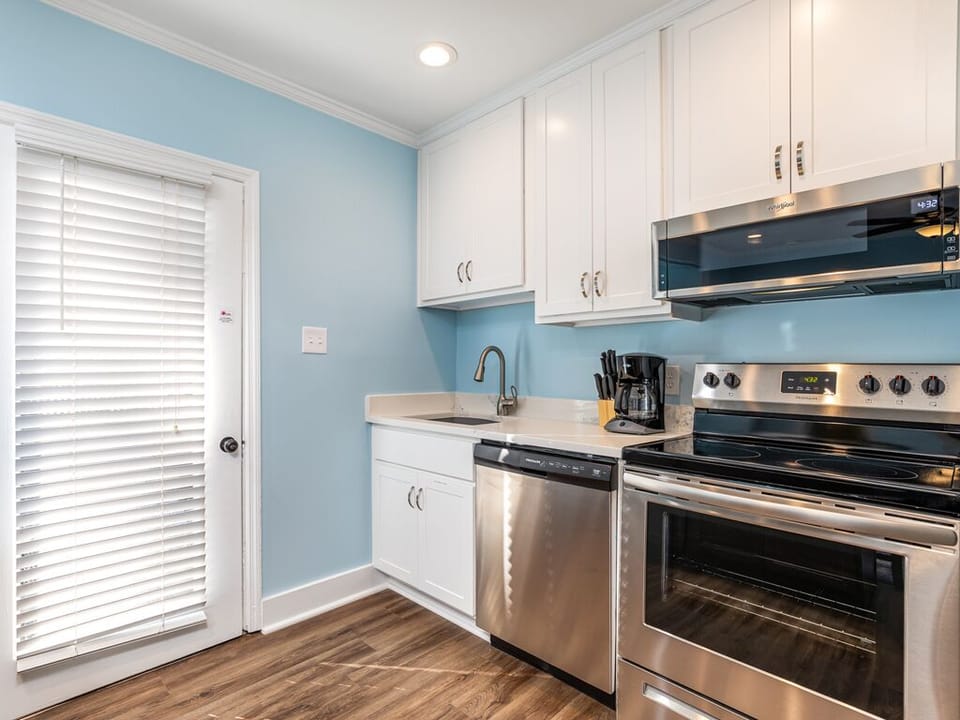 House, Multiple Beds, Kitchen, Beach View | Private kitchen | Fridge, microwave, oven, stovetop