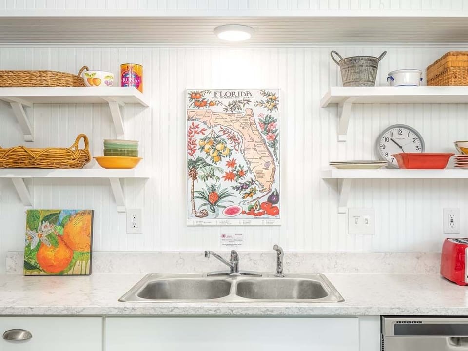 House, Multiple Beds, Kitchen, Garden View | Private kitchen | Fridge, microwave, oven, stovetop