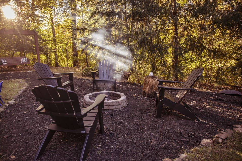 Fire pit with Polywood chairs