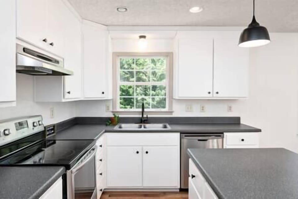 Full kitchen with view of backyard