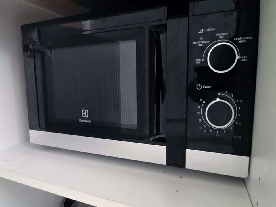 Apartment, 1 Bedroom, Smoking, Balcony | Microwave