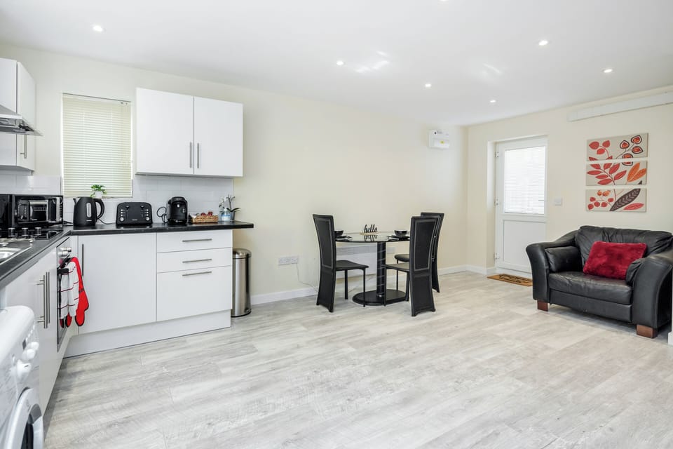 House, 2 Bedrooms, Smoking, Garden View | Private kitchen | Microwave, coffee/tea maker