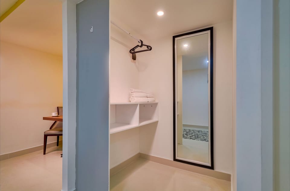 Room, 1 Bedroom, Smoking, City View | Interior