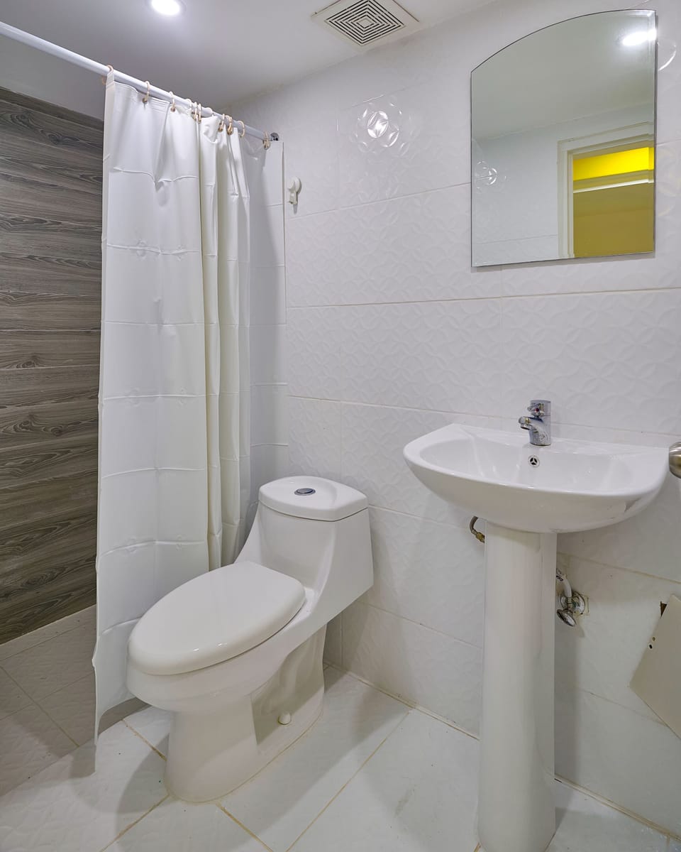 Room, 1 Bedroom, Smoking, City View | Bathroom