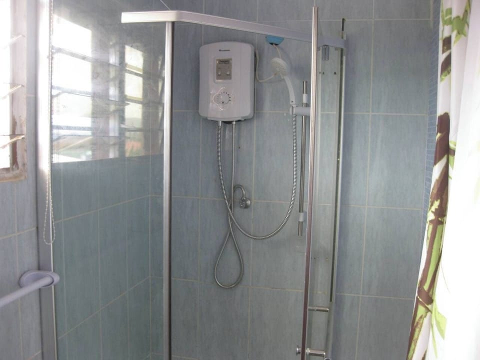 Room, 6 Bedrooms, Smoking, Balcony | Bathroom