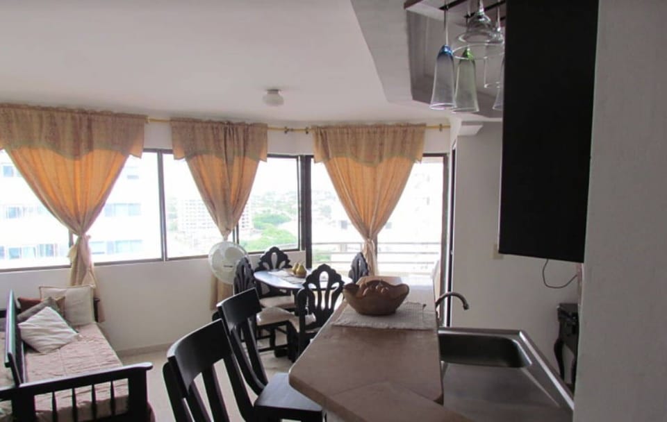 Apartment, 1 Bedroom, Smoking, City View | Dining