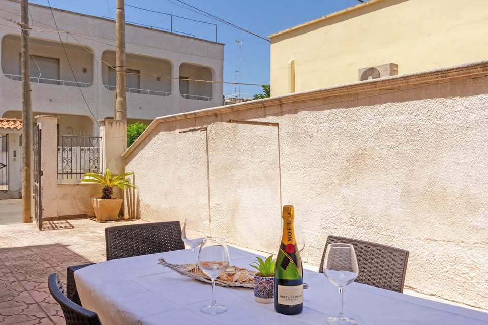 House, 3 Bedrooms, Smoking, Patio | Garden