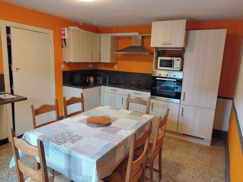 House, 3 Bedrooms, Smoking, Fireplace | Interior