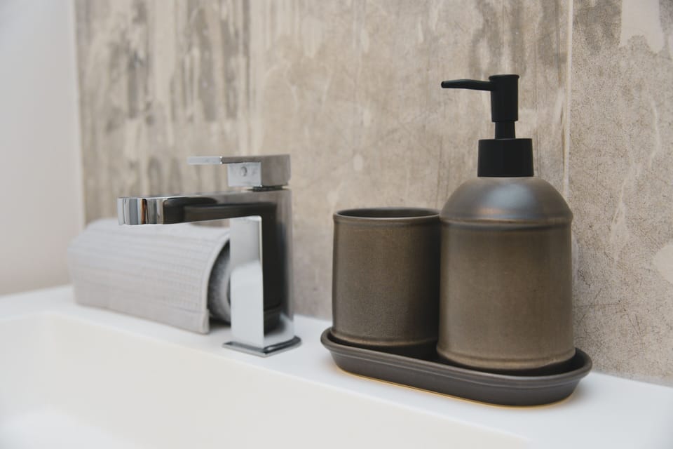 Apartment, 2 Bedrooms, Accessible, Smoking | Bathroom