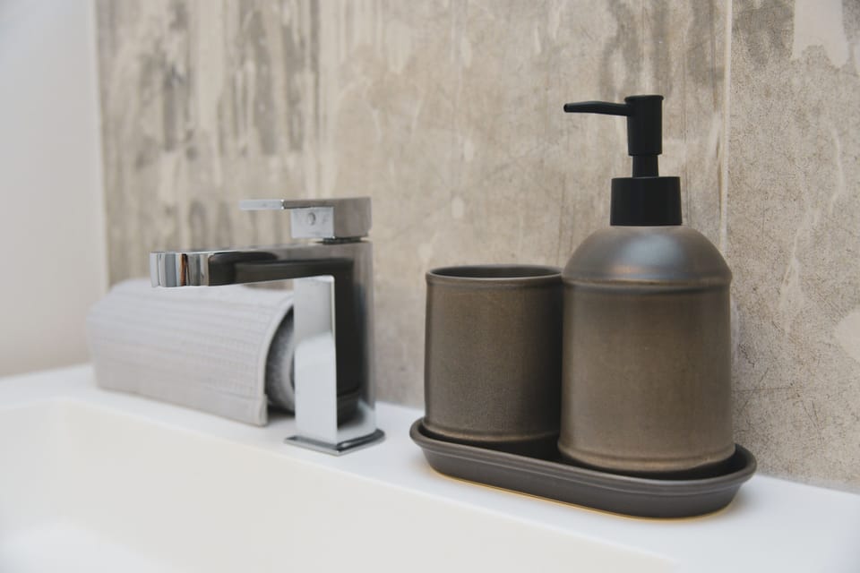 Apartment, 2 Bedrooms, Accessible, Smoking | Bathroom