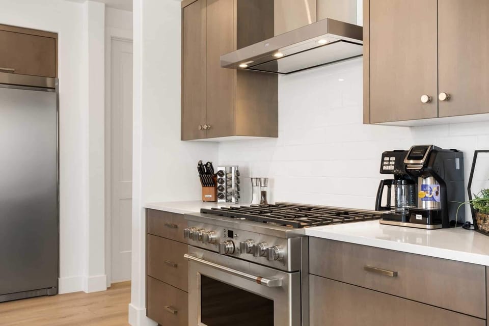 House, 5 Bedrooms | Private kitchen | Fridge, oven, coffee/tea maker, toaster